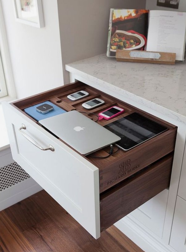 Design Nation - Gadgets charging